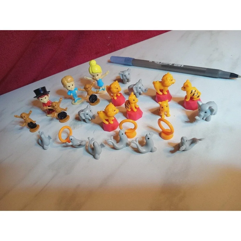 Lot of 30 Circus figurine pieces Micro Circus